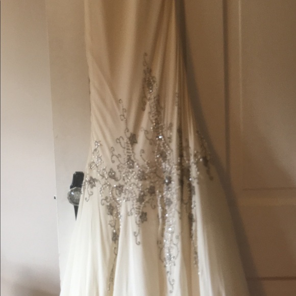 Wedding Dress - Picture 3 of 8